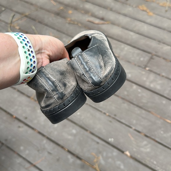 Easy Street oil burnished brown color women’s sneakers size 9 - Picture 5 of 6